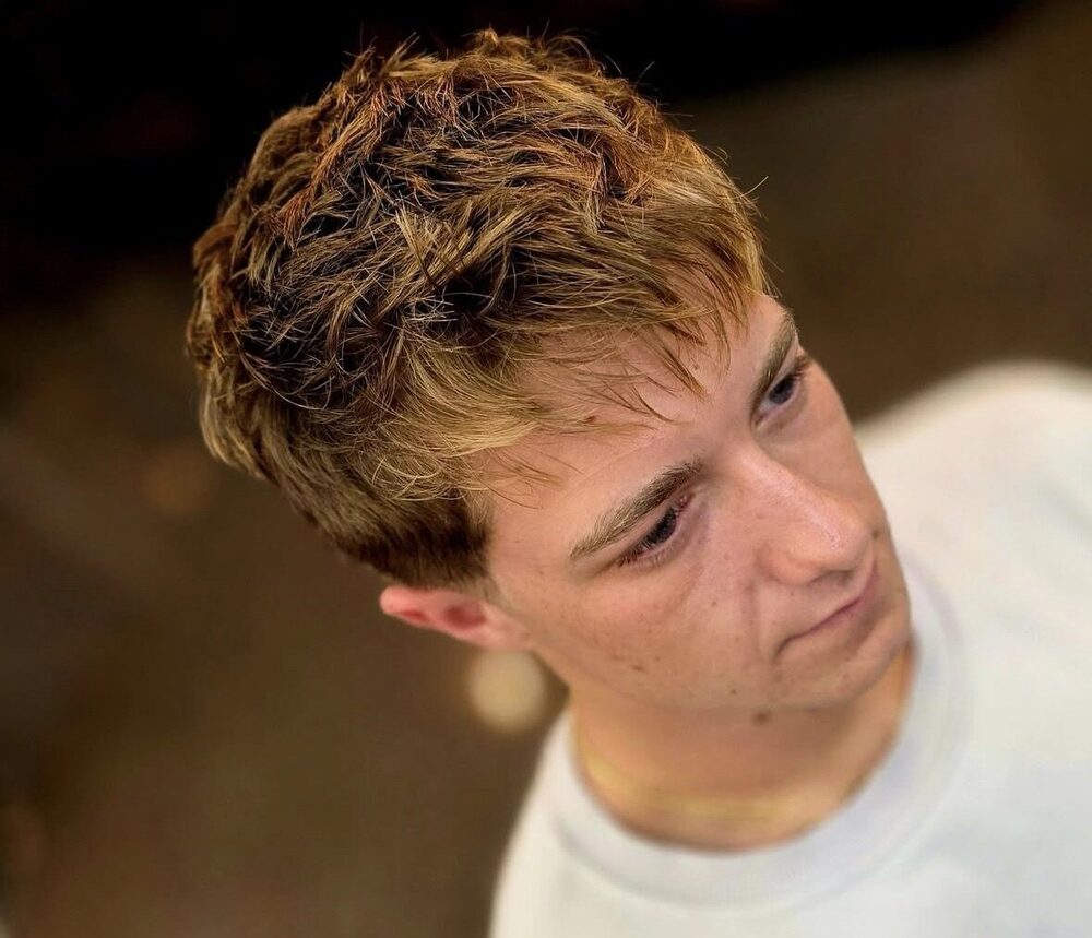 Textured blonde crop